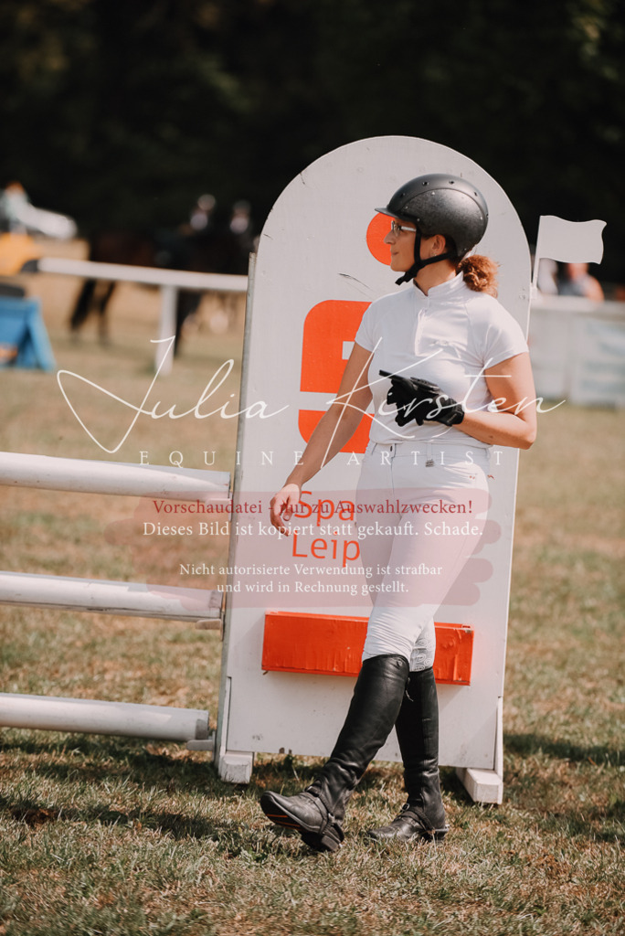 DSC_6321 | Pferde- und Turnierfotografie in Westsachsen. Pferdeportraits, Auftragszeichnungen und intuitive Kunst.