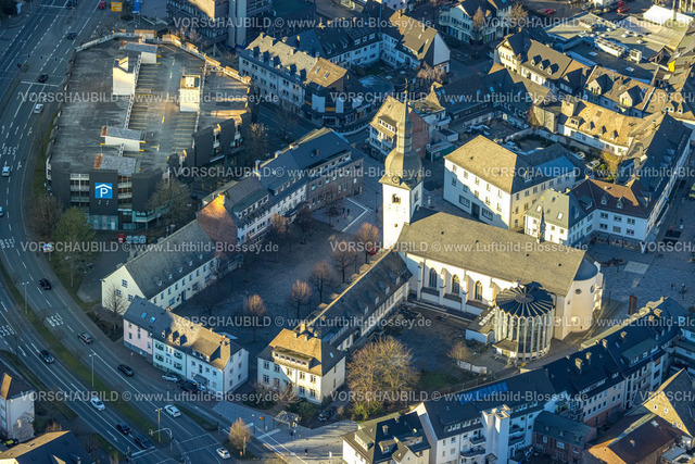 Meschede230205992 | Luftbild, St. Walburga Kirche und Jugendheim am Stiftsplatz, Meschede-Stadt, Meschede, Sauerland, Nordrhein-Westfalen, Deutschland