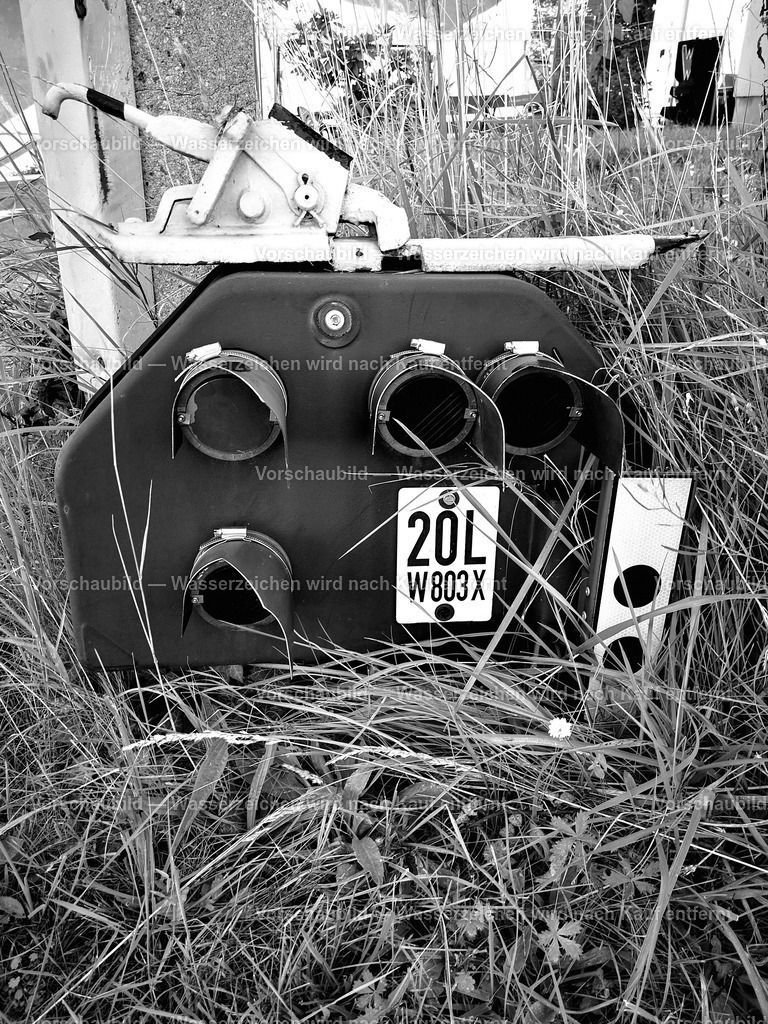 Schotterzwerg | online Fotogalerie mit schwarz-weiß Fotografien und Shop für zeitlose  Poster und Leinwände in stilvollem schwarz weiß  - Realisiert mit Pictrs.com