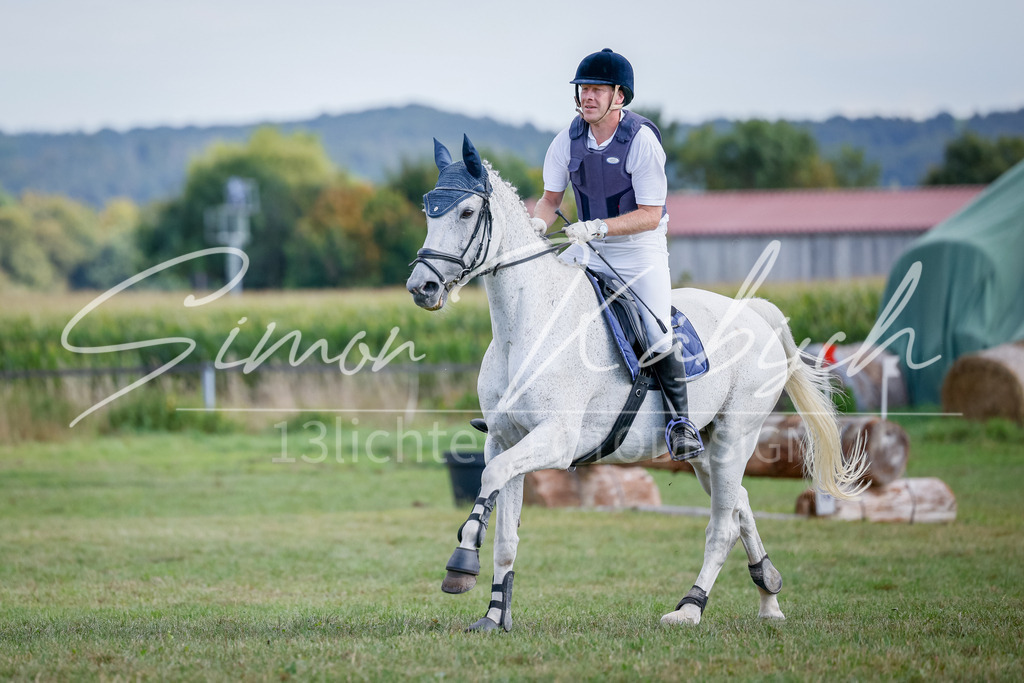 20250905-_3LI0971 | Tierfotografie Pferde, Hunde, Katzen, Haustiere.
Turnierfotografie Reitturniere, Reiten, Springreiten, Dressur in Hanau, dem Main-Kinzig-Kreis und dem Rhein-Main- Gebiet um Frankfurt