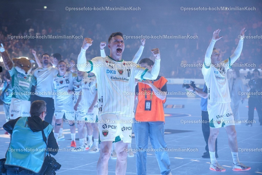 xSSCx19042602033 | 19.04.2026, xsscx, Handball, DHB-Pokal Lidl Final4, Finale, Füchse Berlin - Bergischer HC, Saison 2025 / 2026 Herren, Lanxess Arena, Köln: Lasse Andersson (Füchse Berlin #11) feiert den Sieg im DHB-Pokal  Photo: xSandraxScherningxPressefotoKochx