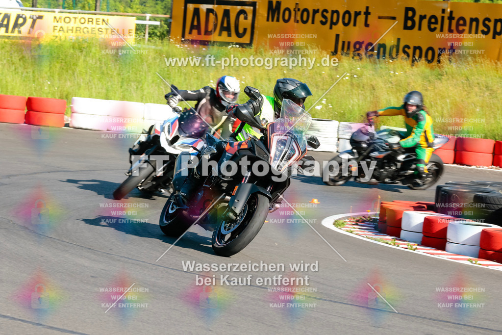 Moto-TeamOBK-21098 | Hier findet Ihr Bilder von Touristenfahrten auf der Nürburgring Nordschleife oder von anderen Veranstaltungen die ich besucht habe. Viel Spass beim Durch Schauen 