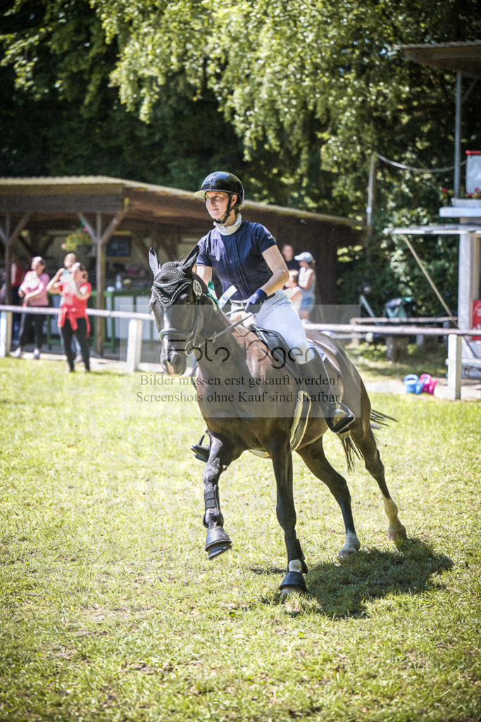 DOS_4769 | Entdecke hochwertige Reitturnierfotos von Foto Oger. Professionell, emotional und authentisch – jetzt Lieblingsmomente im Shop bestellen.Deutschlandweite Turnierfotografie. - Realisiert mit Pictrs.com