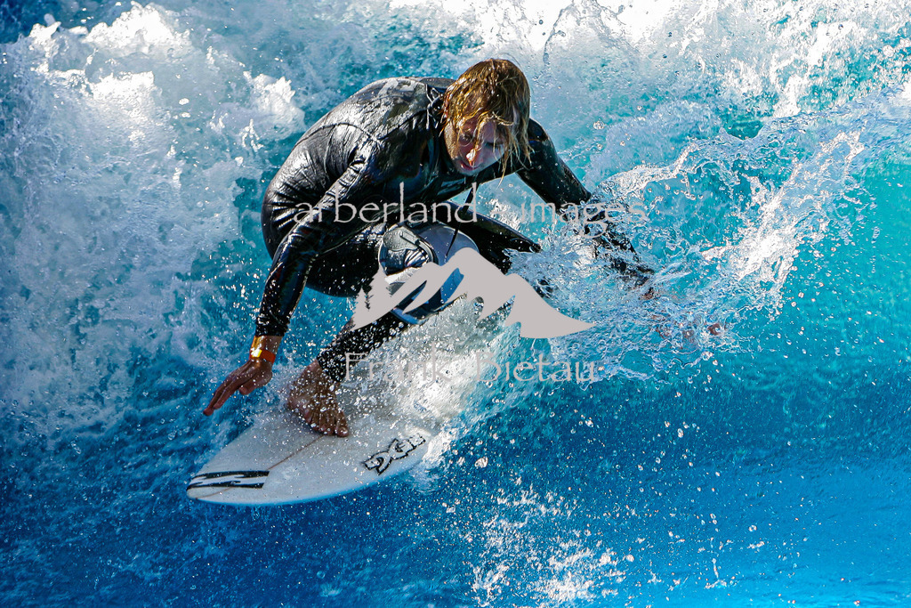 NR6J0451 | Surfen, in Bayerischen Gefinlden meist nur auf künstlichen Wellen machbar