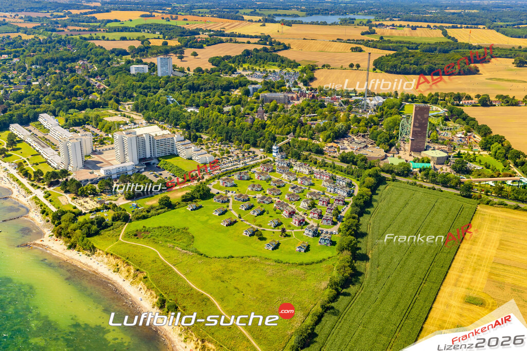 Übersichts Bild Sierksdorf - Die Luftaufnahme wurde 2025 vom UL-Flugzeug heraus erstellt ( keine Drohnenaufnahme ) - Hochauflösende Luftaufnahme - für Wandbilder und großformatige Ausdrucke geeignet. Das besondere Geschenk!Hier alle&nbsp;Infos zur Lizenzierung der LuftaufnahmeWir fliegen auch dieses Jahr wieder in Ihre Region um Luftbilder zu erstellen.- Luftbild anfragen