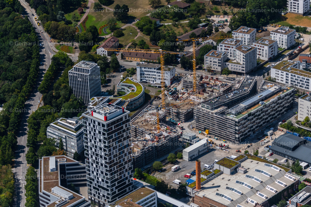 4034712 | STUTTGART 22.07.2020 Baustelle zum Neubau eines Mehrfamilien- Wohn- und Geschäftshauses MAYLIVING + MAYOFFICE an der Maybachstraße im Ortsteil Bahnhof Feuerbach in Stuttgart im Bundesland Baden-Württemberg, Deutschland. Weiterführende Informationen bei: GIEAG Immobilien AG,  Implenia AG,  KRESINGS ARCHITEKTUR GMBH,  Möhrle + Partner Freie Landschaftsarchitekten BDLA/IFLA,  kappes ipg GmbH. // Construction site for the new residential and commercial building MAYLIVING + MAYOFFICE on Maybachstrasse in the district Bahnhof Feuerbach in Stuttgart in the state Baden-Wurttemberg, Germany. Further information at: GIEAG Immobilien AG,  Implenia AG,  KRESINGS ARCHITEKTUR GMBH,  Moehrle + Partner Freie Landschaftsarchitekten BDLA/IFLA,  kappes ipg GmbH. Foto: Gerhard Launer