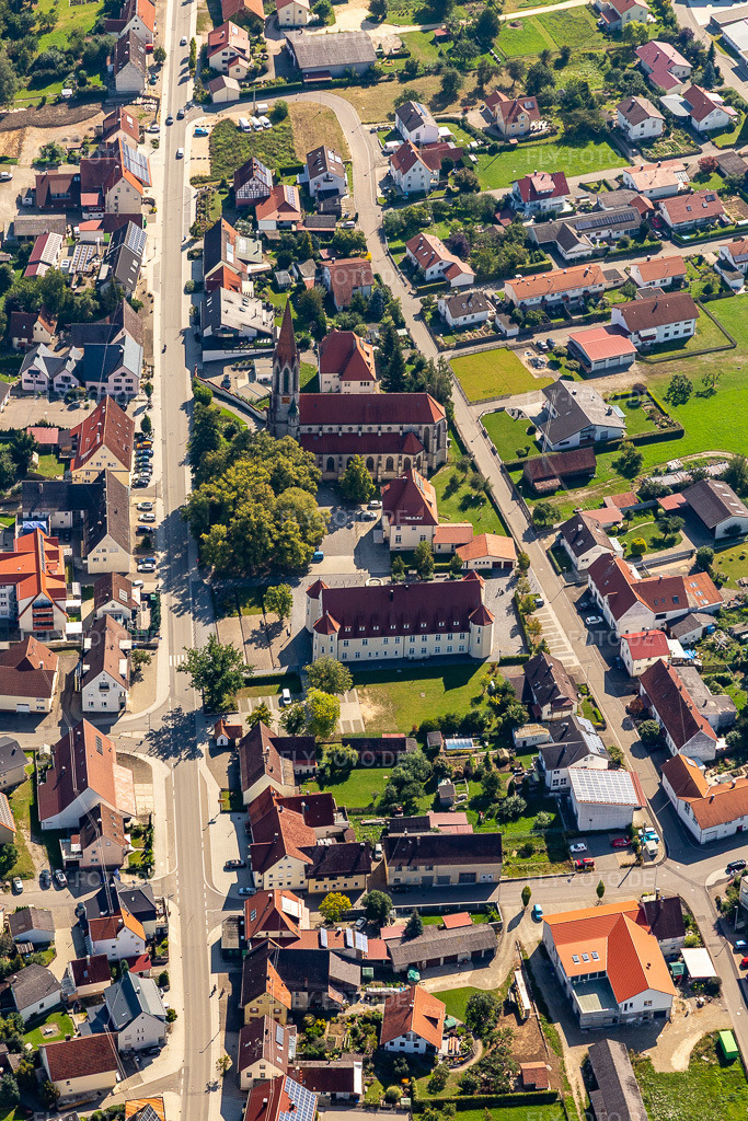 Luftbild: St. Konrad, Rathaus Langenenslingen in Langenenslingen im Bundesland Baden-Württemberg in Deutschland. Foto: IMG_129297.jpg vom 05.09.2021 durch Werner Riehm/FLY-FOTO.de