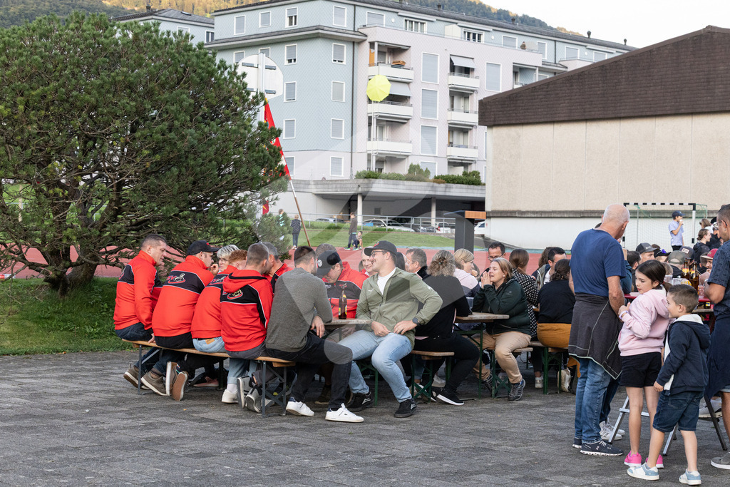 ESAF2025_Empfang_8442 | Die Schwinger des Schwyzer Kantonalen Schwingerverbandes: Fotos, die Dynamik und Leidenschaft festhalten, sowie emotionale Momente aus dem traditionellen Schwingsport zeigen. - Realisiert mit Pictrs.com