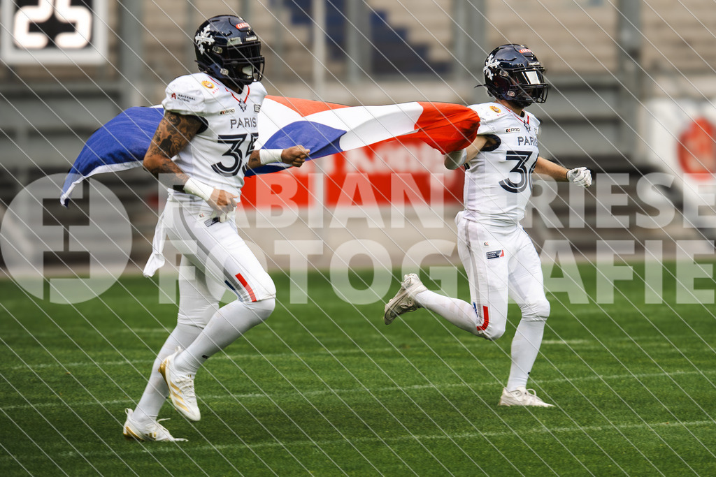 GER Rhein Fire vs. Paris Musketeers, Football, European League of Football, Spieltag 4, Saison 2025, 08.06.2025 | GER Rhein Fire vs. Paris Musketeers, Football, European League of Football, Spieltag 4, Saison 2025, 08.06.2025Foto: Fabian Friese - Realisiert mit Pictrs.com