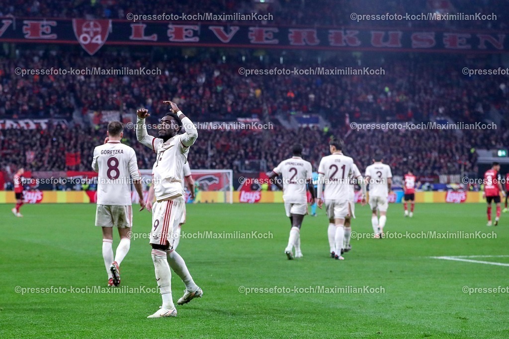 UCL11032501110 | 11.03.2025, Fußball, UEFA Champions League, Bayer 04 Leverkusen - FC Bayern München, Achtelfinale Rückspiel, BayArena, Saison 2024 2025: Torjubel nach dem 2:0 durch Torschütze Alphonso Davies (FC Bayern #19)DFB regulations prohibit any use of photographs as image sequences and or quasi-video.
