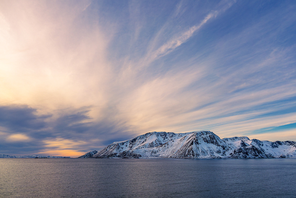 Berge und Felsen im Winter in der Finnmark in Norwegen | Berge und Felsen im Winter in der Finnmark in Norwegen.