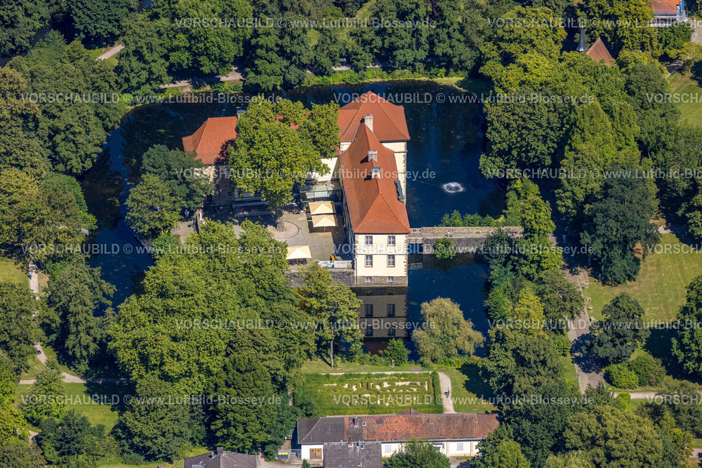 Herne240803447 | Luftbild, Schloss Strünkede Wasserschloss mit Schloßgarten, Irrgarten Labyrinth, Baukau, Herne, Ruhrgebiet, Nordrhein-Westfalen, Deutschland