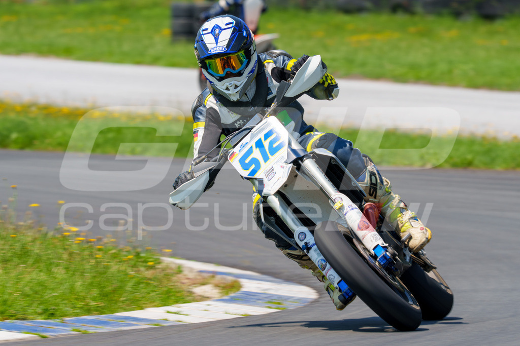 G-Cup + Supermoto Staatsmeisterschaft + Hungarian Supermoto Championship | GRIPcapture steht für authentische Sportfotografie in Österreich – für Momente, die mehr sind als Geschwindigkeit oder Ergebnis. Es geht um Emotion, Spannung, Fokus und den Augenblick, der oft nur einen Wimpernschlag dauert.Ob Motorsport, Teamsport oder 