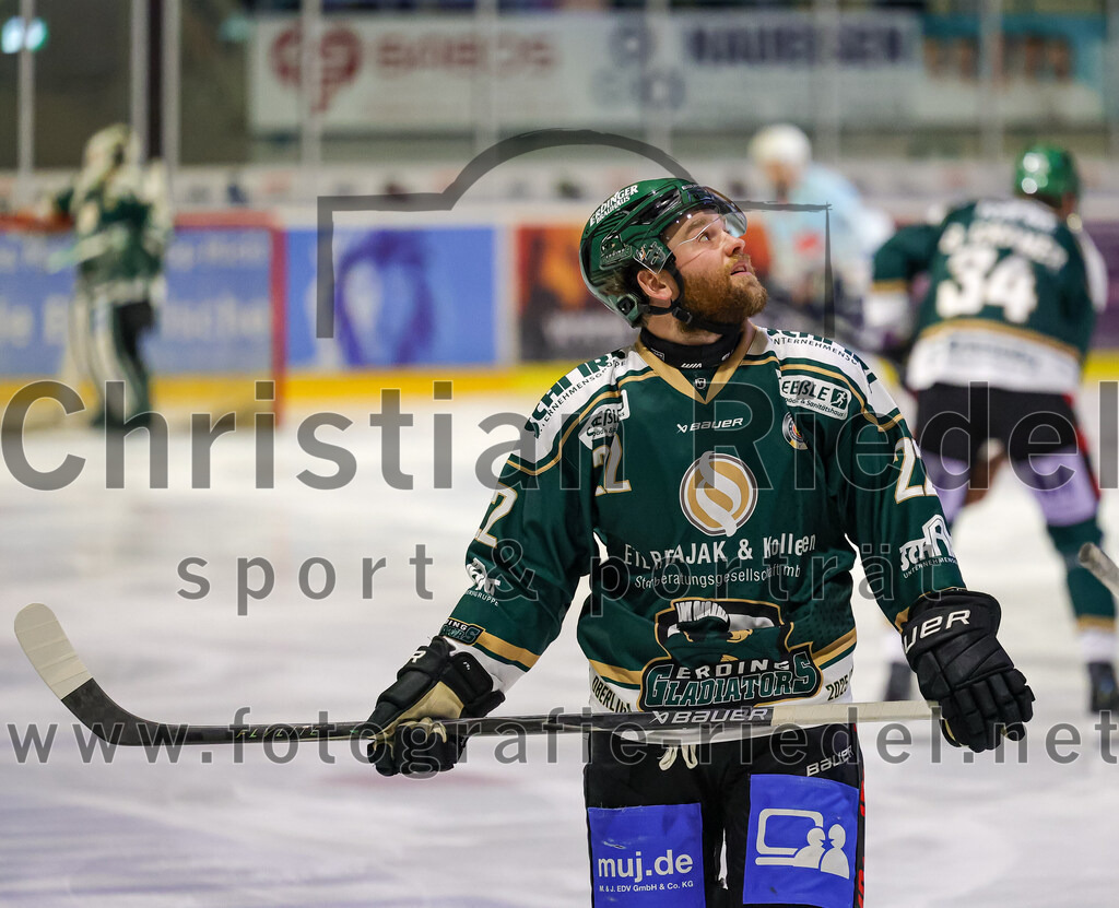 2025-12-23_094_TSV_Erding_gegen_Heilbronner_Falken | Erding, Deutschland, 23.12.2025:Eishockey, Oberliga Süd 2025 / 2026, 29. Spieltag, TSV Erding gegen Heilbronner Falken, Endergebnis: 5:4Grady Hobbs (Erding Gladiators, #22)Foto: Christian Riedel / fotografie-riedel.net