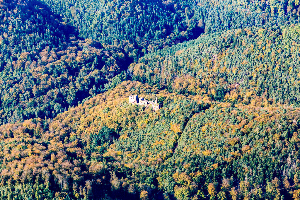 Aerial view: Froensburg in Lembach in the state Bas-Rhin, France. – Photo: IMG_095096.jpg taken on 10/16/2016 by Werner Riehm/FLY-FOTO.com – Resolution of the original: 5472 x 3648 px