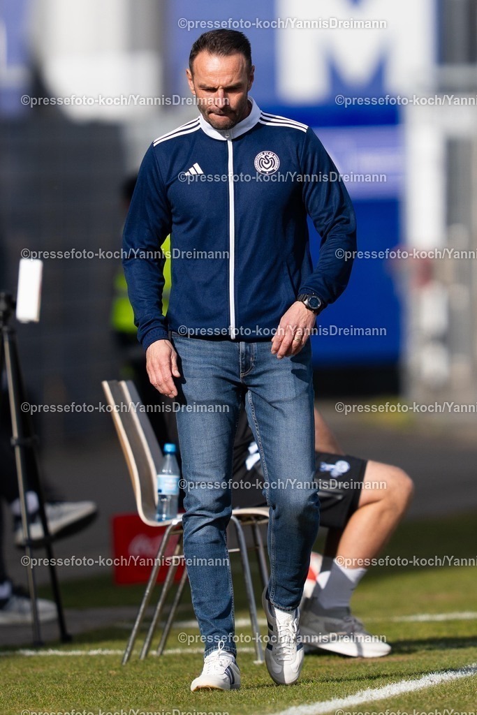 xYDR23022502015 | 23.02.2025, xydrx, Fußball, Fortuna Düsseldorf II (U23) - MSV Duisburg, Regionalliga West, Paul-Janes-Stadion: Dietmar Hirsch (Trainer MSV)
