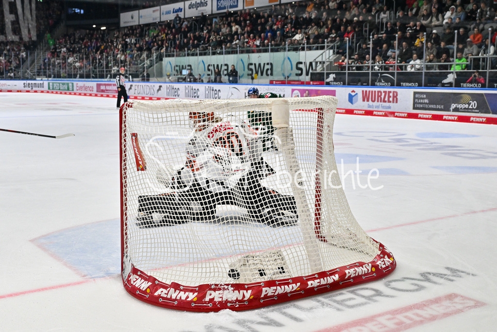 Augsburger Panther - Löwen Frankfurt | in dieser Szene erzielt Alexandre GRENIER (Augsburger Panther 82) den Treffer zum 3-1 / Tor / Torschuetze / Freude / Happy / beim match zwischen den Augsburger Panthern und den Löwen Frankfurt am 8. Spieltag der Penny DEL im Curt Frenzel Stadion am 19.10.2025