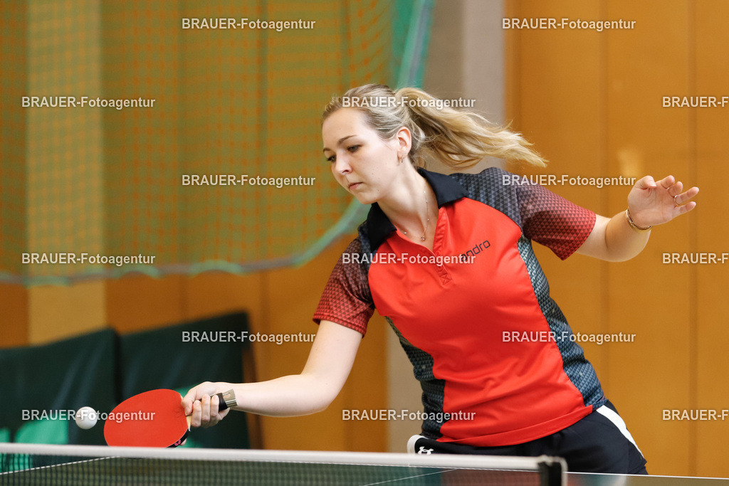 097_KFC_20230815_0001.JPG -  - KFC Uerdingen vs SF Baumberg - Oberliga Niederrhein | Krefeld, Deutschland, 03.09.23:   

Anrather TK RW Damen - Wischer

waehrend des Spiels der der NRW Liga zwischen Anrather TK RW Damen  vs 1. TTC SG Dülken in der Kicker-Halle Willich-Anrath   am 03. September  2023 in Willich Anrath. 

(Foto von Michael Adler / Brauer-Fotoagentur)

