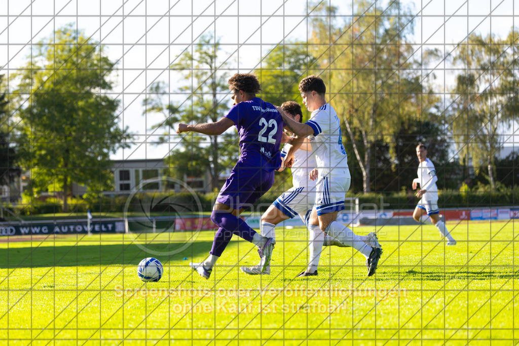 20261010_161120_0460_(c)_by_PhotoPeet | #,1.FC Eislingen (weiß) vs. TSV Bernhausen (lila), Fussball, Landesliga 2 - wfv, 11. Spieltag, Saison 2026/2027, Rasenplatz, Eichbachstation, Haldenstraße, 73054 Eislingen, 10.10.2026 - 15:30 Uhr,Foto: PhotoPeet / Sport- &amp; Eventfotografie / Peter Harich