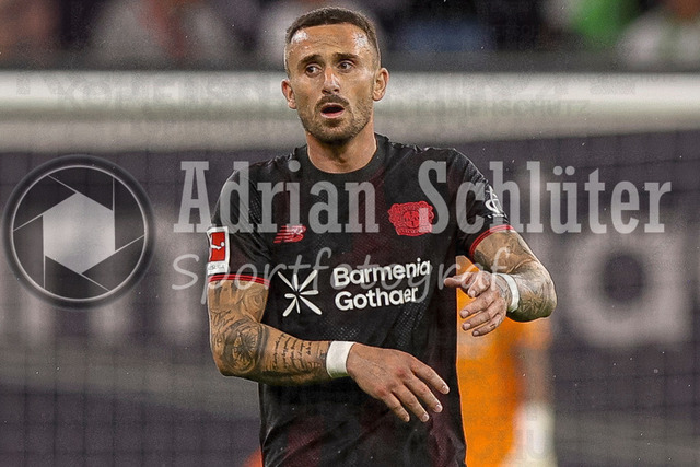 Bayer 04 Leverkusen vs Borussia Mönchengladbach - Bundesliga  | Leverkusen, Deutschland, 21.09.25:   Aleix Garcia (Bayer 04 Leverkusen) schaut waehrend des Spiels der Bundesliga zwischen  Bayer 04 Leverkusen vs Borussia Mönchengladbach in der BayArena(Foto von Brauer-Fotoagentur / Adrian Schlueter)