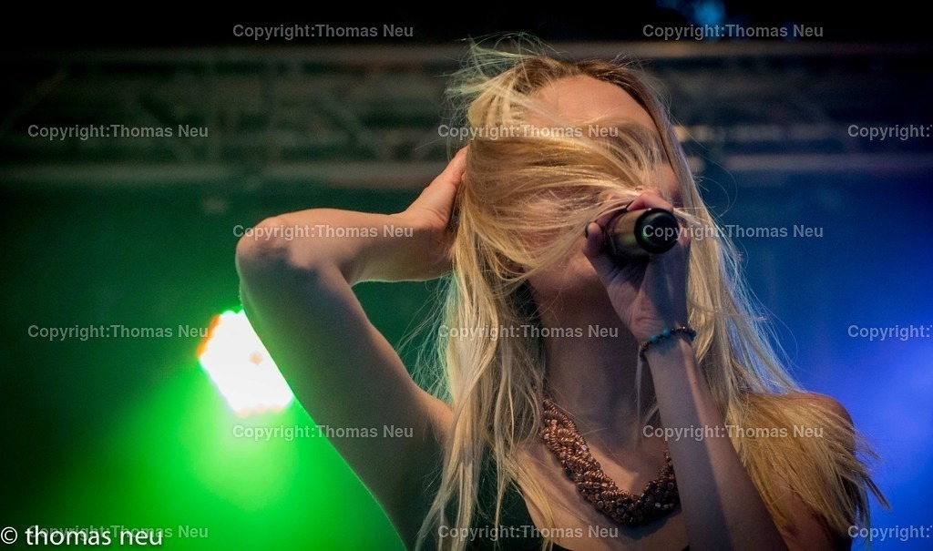Glasperlenspiel-33 | Musikfestival Vogel der Nacht im Stadtpark Bensheim, Auftritt Glasperlenspiel mit Sängerin Carolin Niemczyk und dem Sänger und Keyboarder Daniel Grunenberg.