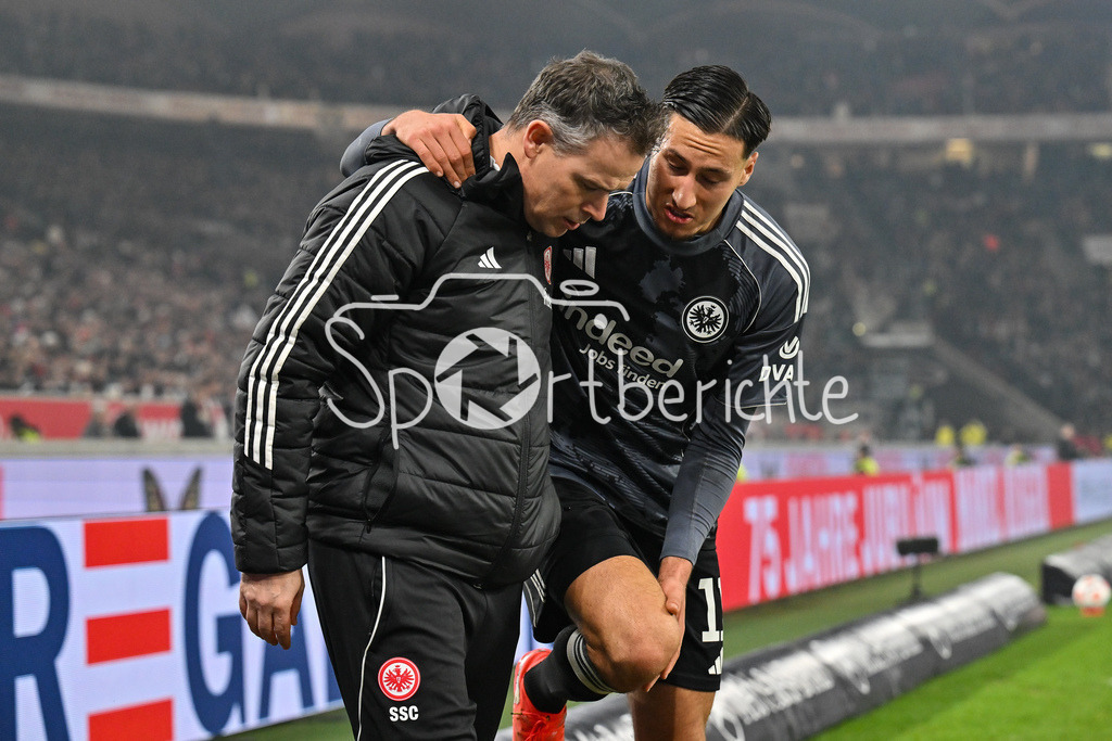 VfB Stuttgart - SG Eintracht Frankfurt | STUTTGART, GERMANY - 13. JANUARY: Younes EBNOUTALIB (Eintracht Frankfurt 11) muss verletzt ausgewechselt werden / Verletzung während dem Bundesligamatch zwischen dem VfB Stuttgart und der SG Eintracht Frankfurt am 17. Spieltag in der MHP-Arena / DFL REGULATIONS PROHIBIT ANY USE OF PHOTOGRAPHS AS IMAGE SEQUENCES AND/OR QUASI-VIDEO