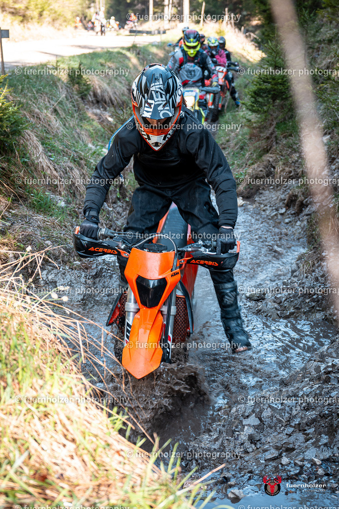 fuernholzer_250501-C1-40 | Fotografische Impressionen von der Red Stag Enduro Extreme by fuernholzer-photography.com. Endurosport in Österreich fotografisch festgehalten von fuernholzer. Auftragsfotografie für Private, Gewerbefotos und Industriefotografie. Eventfotografie, Sportfotografie und Motorsportfotografie. Anbieter von Fotoworkshops, Fototraining, fotografischen Vorträgen und Fotoseminaren.