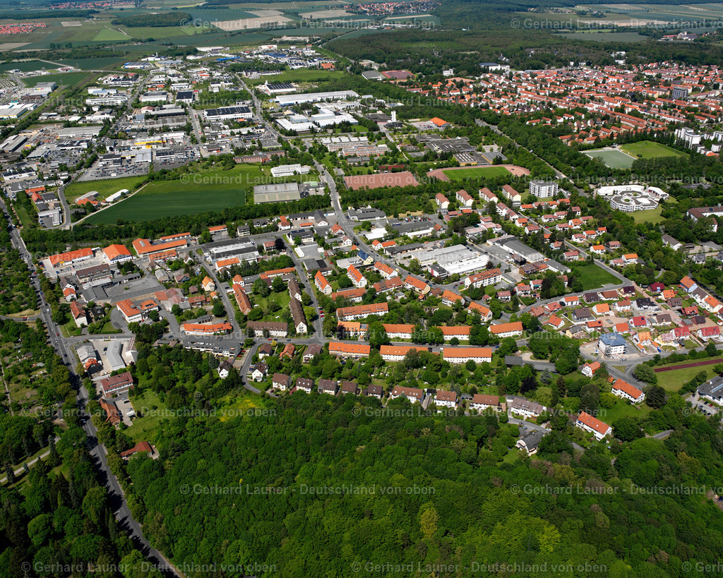 2638395 | GOSLAR GEORGENBERG 09.06.2006 Wohngebiet - Mischbebauung der Mehr- und Einfamilienhaussiedlung  in Georgenberg im Bundesland Niedersachsen, Deutschland // Residential area - mixed development of a multi-family housing estate and single-family housing estate  in Georgenberg in the state Lower Saxony, Germany Foto: Gerhard Launer