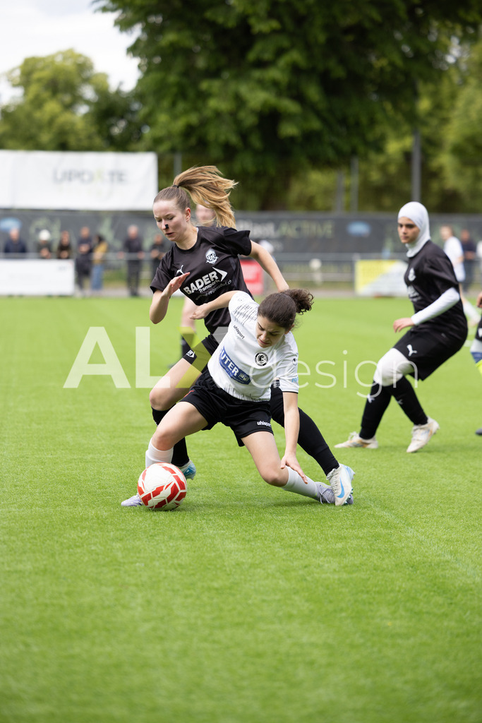 Fußball I Frauen I Saison 2025-2026 I Frauen 3. Liga | FVRZ Gruppe 2 | 18. Spieltag I Spielvereinigung Schaffhausen Damen 1 - Team Furttal Zürich I 17.05.2026 | Hochwertige Sportfotos kaufen & lizenzieren für Medien, Vereine, Agenturen & Sportler:innen. Entdecke professionelle Sportfotografie im Bildshop von Alexander Franzen. - Realisiert mit Pictrs.com
