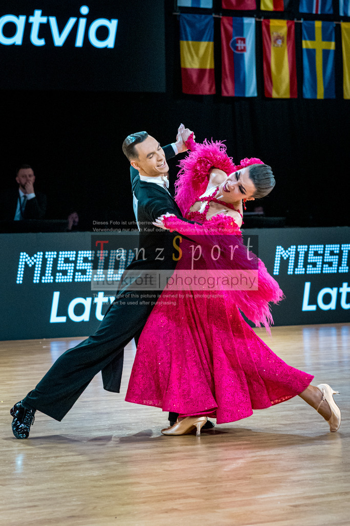 20251212_WDSF_World_Ch_Cup_RS-Std_1472-2 | Tanzsportbilder, Standardtanz, Lateintanz, WDSF, DTV, LTVB, dancecomp, goc, hessen tanzt, blaues band der spree, walzer, tango, wiener walzer, slowfox, quickstepp, samba, rumba, cha-cha-cha, paso doble. jive, hd-kroft photography, turniertanzsport