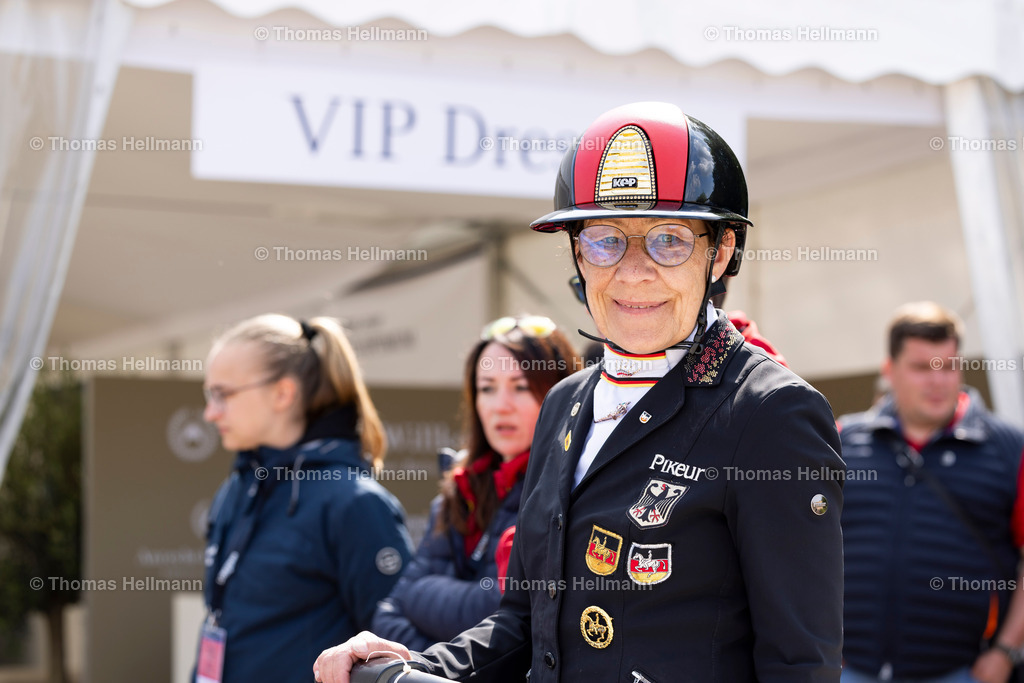 TH_Heidemarie Dresing_19074 | Longines Balve Optimum 2024 am 07.06.24 in Balve, Schloss Wocklum, Thomas Hellmann, Heidemarie Dresing