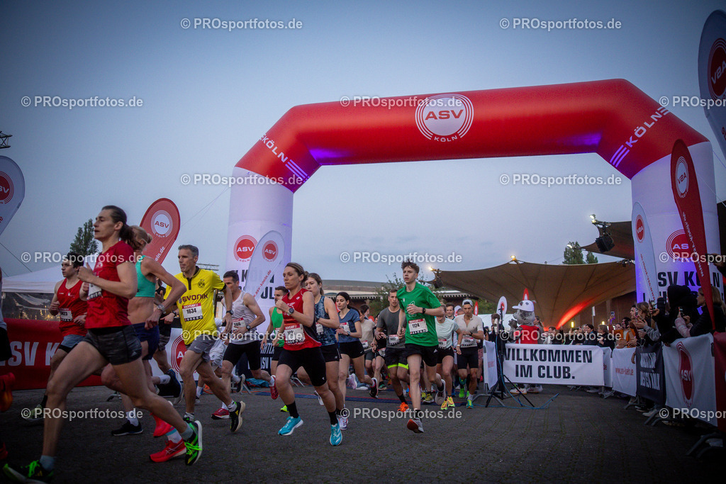 21. ASV Nachtlauf; Koeln, 08.05.24 | Impressionen vom 21. ASV Nachtlauf am 08.05.24 am Tanzbrunnen in Koeln. Foto: BEAUTIFUL SPORTS/Axel Kohring