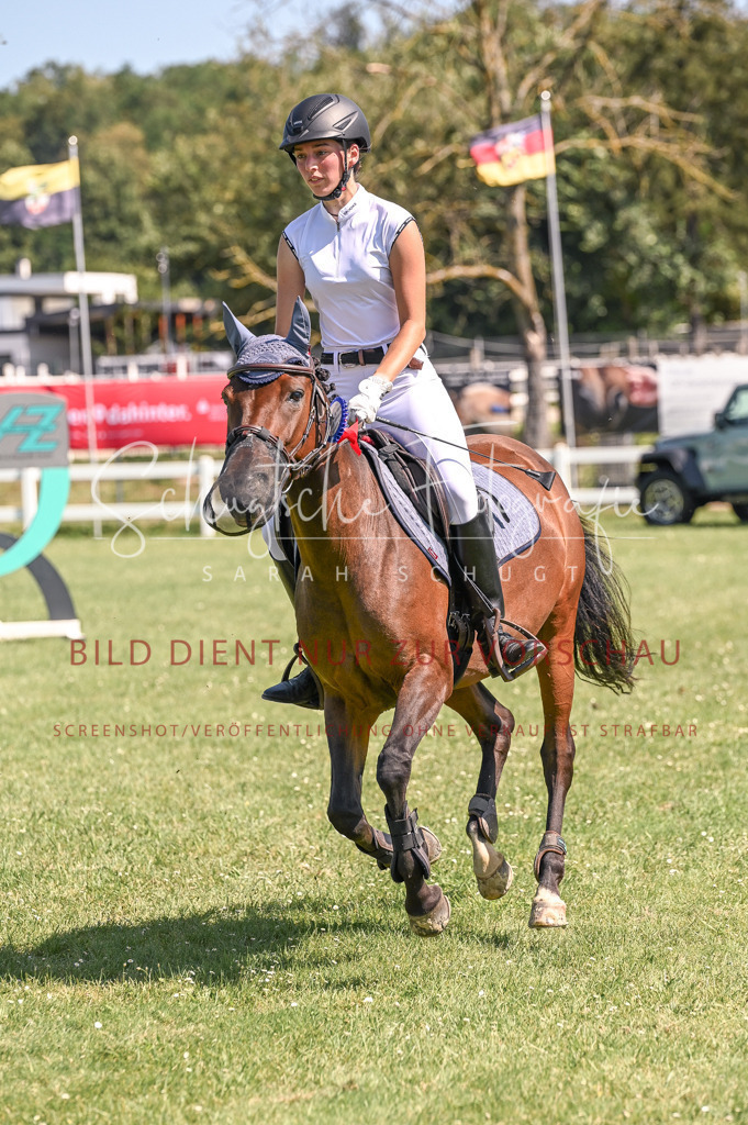 Schugtsche-Düren.2024.04-Stilspringprf.E-128 | Schugtsche Fotografie - Realisiert mit Pictrs.com