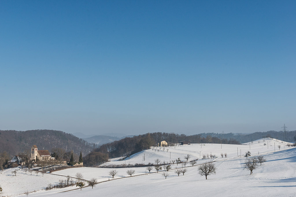 Ausblick von der Arboldswilerstrasse | im Winter in Ziefen, Baselland, Schweiz. - Realisiert mit Pictrs.com