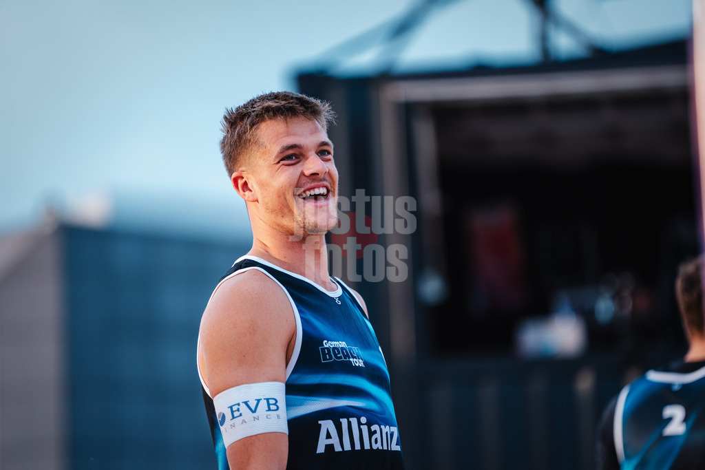 Beachvolleyball | Männer | German Beach Tour 2024 | Tourstop Bremen | 06.06.2024 | Luis Kubo freut sich