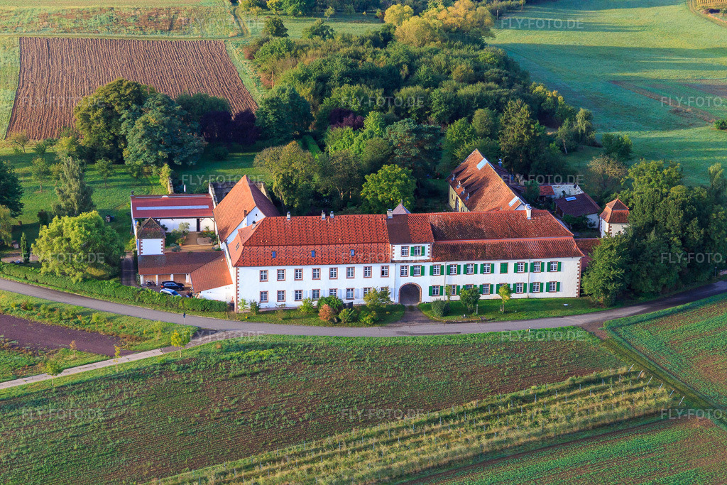Luftbild: Werkstatt für verborgene Talente gemeinnützige GmbH im Haftelhof aus Süden in Schweighofen im Bundesland Rheinland-Pfalz in Deutschland. Foto: IMG_103262.jpg vom 10.09.2017 durch Werner Riehm/FLY-FOTO.deWWW.HAFTELHOF.ORG