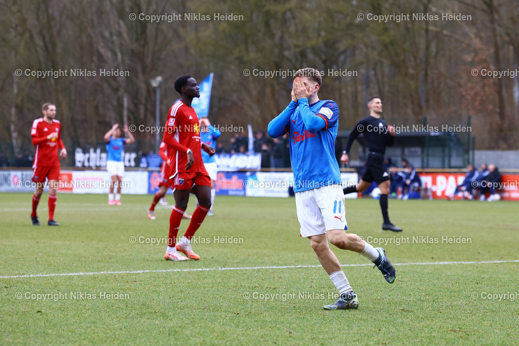 NH_HolsteinKielU23_KickersEmden_RegionalligaNord_16032025 | #11 Philipp Hack (Holstein Kiel U23) ärgert sich über seine vergebene Großchance.Fußball I Herren I Regionalliga Nord I Saison 2024-2025 I 26. Spieltag I Holstein Kiel U23 - Kickers Emden I 16.03.2025 I Citti-Fußball-Park - Realisiert mit Pictrs.com