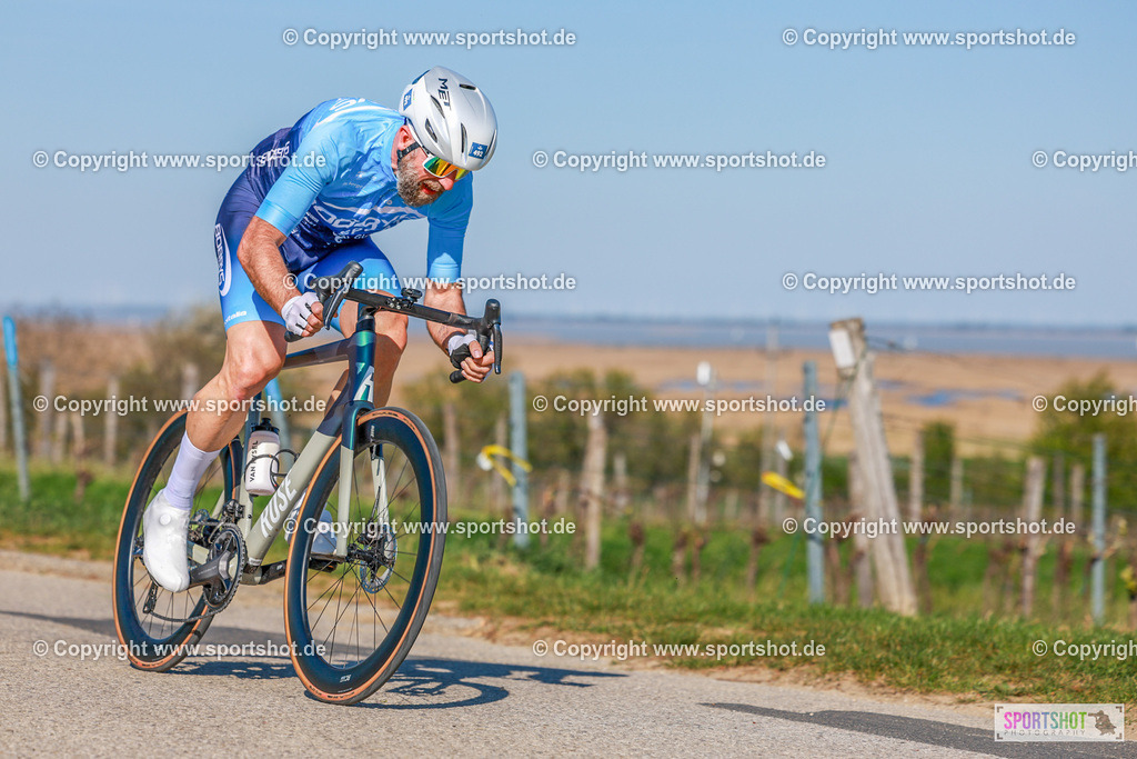 641_AR6_8223 | Neusiedlersee Radmarathon 2026@sportshot_your_pictrs #yourpictures#roadtowm2029 #nrm #neusiedlerseeradmarathon #neusiedlersee #neusiedlerseetourismus #burgenland #mörbisch #nrm26 #burgenlandtourismus #voglundco #poweredbyburgenlandtourismus #radsport #rad #marathon #ucigranfondo #visitburgenland #ucigranfondoworldseries