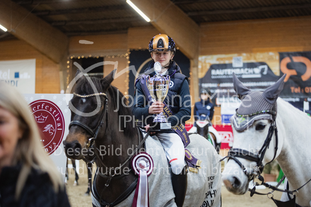 221127_Winterfestival_L-Spr_HPTTY-309 | Deine schönsten Turniermomente als professionelle Fotos! Entdecke hochwertige Pferdesport-Fotografie im Online-Shop. Jetzt Fotos finden & bestellen!