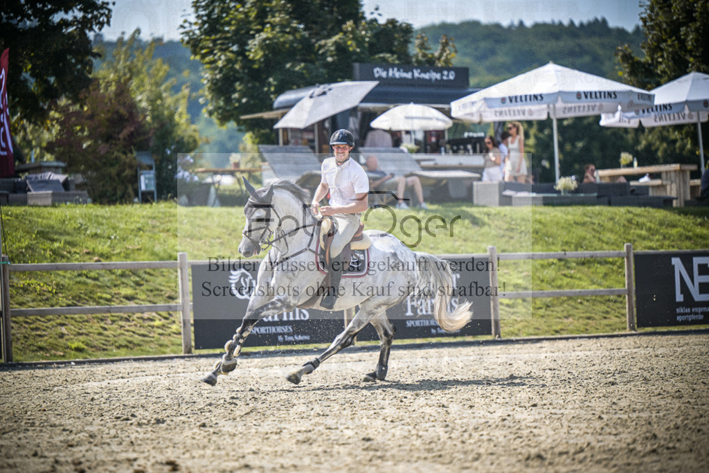 DOS_2761 | Entdecke hochwertige Reitturnierfotos von Foto Oger. Professionell, emotional und authentisch – jetzt Lieblingsmomente im Shop bestellen.Deutschlandweite Turnierfotografie. - Realisiert mit Pictrs.com