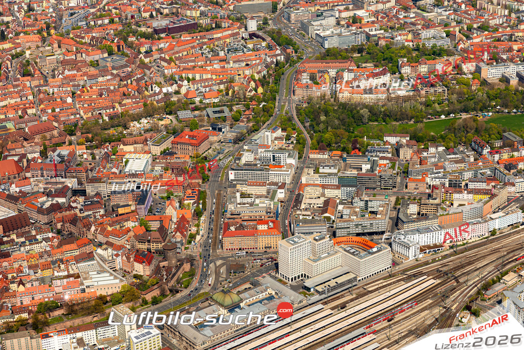 Das Luftbild zeigt Altstadt - Saint Lorenz Nürnberg - Die Luftaufnahme wurde 2023 vom UL-Flugzeug aus erstellt ( keine Drohne ) - Hochauflösende Luftaufnahme - Für grossformatige Ausdrucke geeignet. Die Geschenkidee !Mit Lizenz und Bildrechte bestellbar