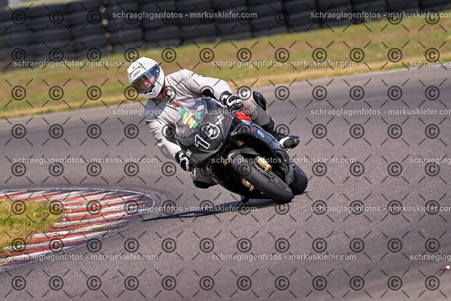 26bt05-1452 | markuskiefer.com - Realisiert mit Pictrs.com
