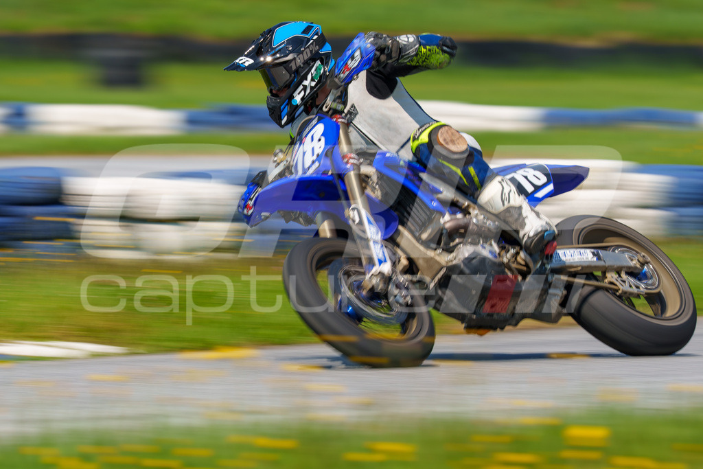 G-Cup + Supermoto Staatsmeisterschaft + Hungarian Supermoto Championship | GRIPcapture steht für authentische Sportfotografie in Österreich – für Momente, die mehr sind als Geschwindigkeit oder Ergebnis. Es geht um Emotion, Spannung, Fokus und den Augenblick, der oft nur einen Wimpernschlag dauert.Ob Motorsport, Teamsport oder 