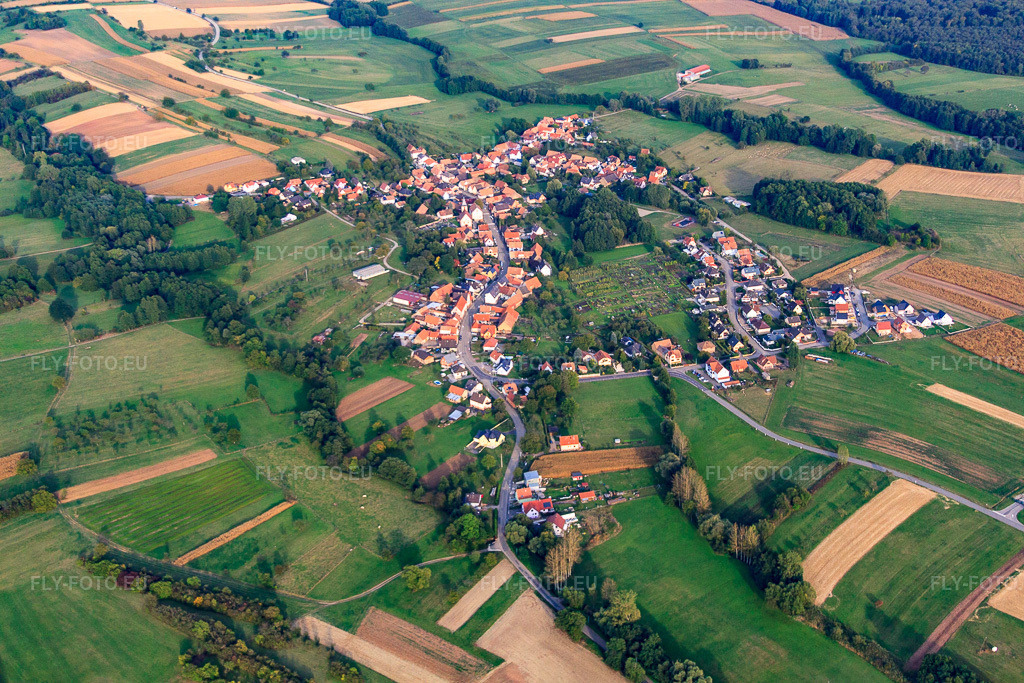 Vue aérienne: Vue de la ville depuis l'ouest à Gundershoffen dans le département Bas Rhin, France – .Photo: IMG_53640.jpg prise le 30/09/2012 par Werner Riehm/FLY-FOTO.eu – Résolution de l'original: 4752 x 3168 px