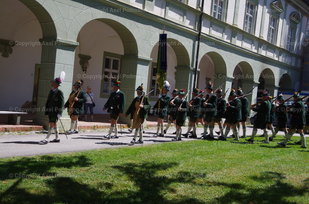 IMGP6874 | fotografiert von Axel PollmannLeonhardi Wallfahrt Benediktbeuern und Murnau, Fronleichnam, Fasching, Landschaft im Loisachtal und Benediktbeuern  - Realisiert mit Pictrs.com