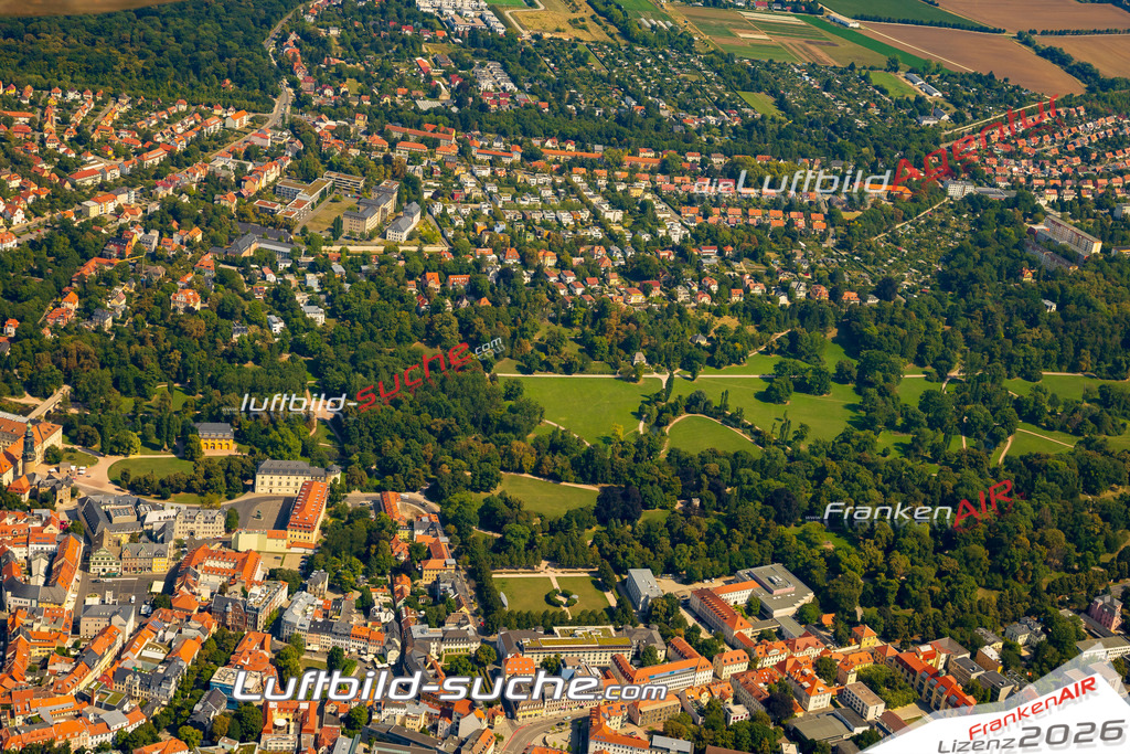 Neue Luftbildaufnahme der Stadt Weimar - Das Luftbild wurde 2025 vom UL-Flugzeug heraus erstellt ( keine Drohnenaufnahme ) - Hochauflösende Luftaufnahme - für Wandbilder und großformatige Ausdrucke geeignet. Das besondere Geschenk!Hier alle&nbsp;Infos zur Lizenzierung der LuftaufnahmeWir fliegen auch dieses Jahr wieder in Ihre Region um Luftbilder zu erstellen.- Luftbild anfragen