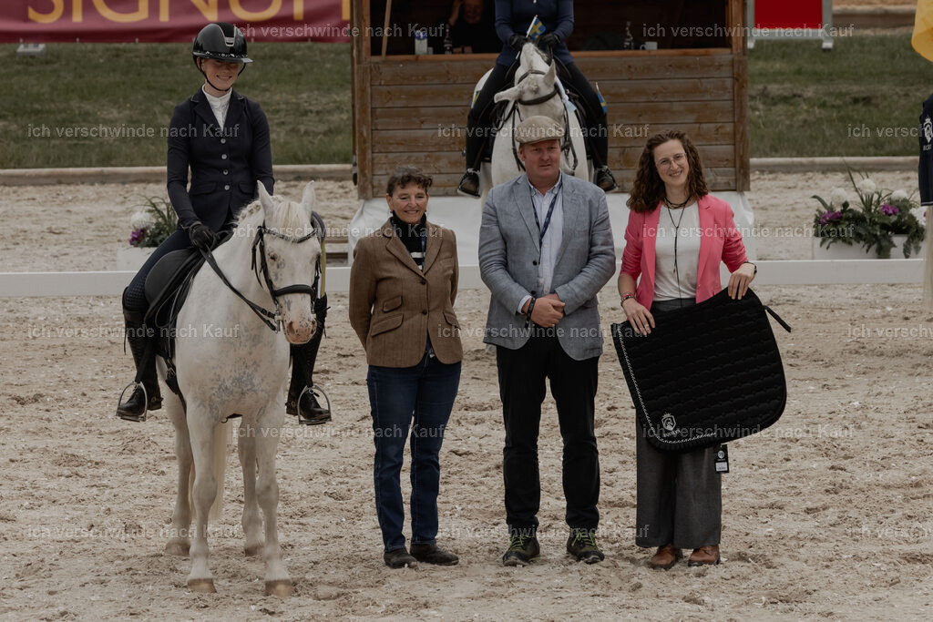WE_DR_Stoib_siegerehrung_PI2025_575 | Pferd International München 2025