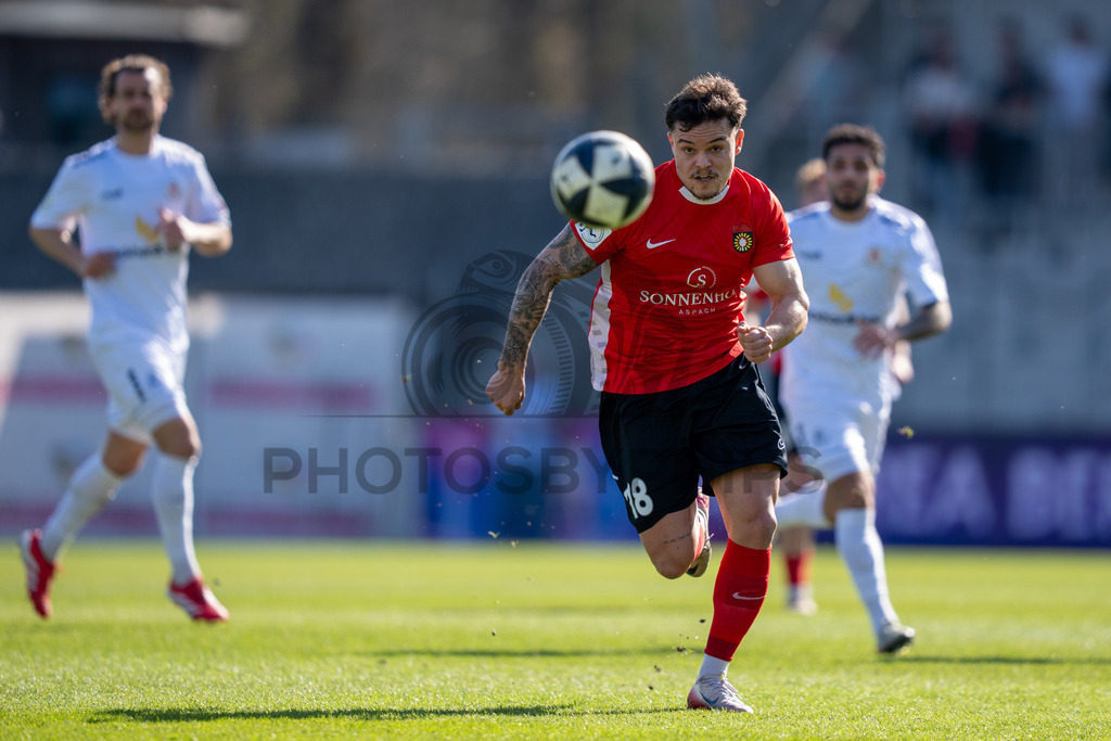 SG Sonnenhof Großaspach vs. KSV Hessen Kassel, Fussball, Regionalliga Südwest, 23. Spieltag, Saison 2025/2026, 07.03.2026 | Niklas Pollex (SG Sonnenhof Großaspach, #18),SG Sonnenhof Großaspach vs. KSV Hessen Kassel, Fussball, Regionalliga Südwest, 23. Spieltag, Saison 2025/2026, 07.03.2026Foto: photosbyphips/Philip Ziegler
