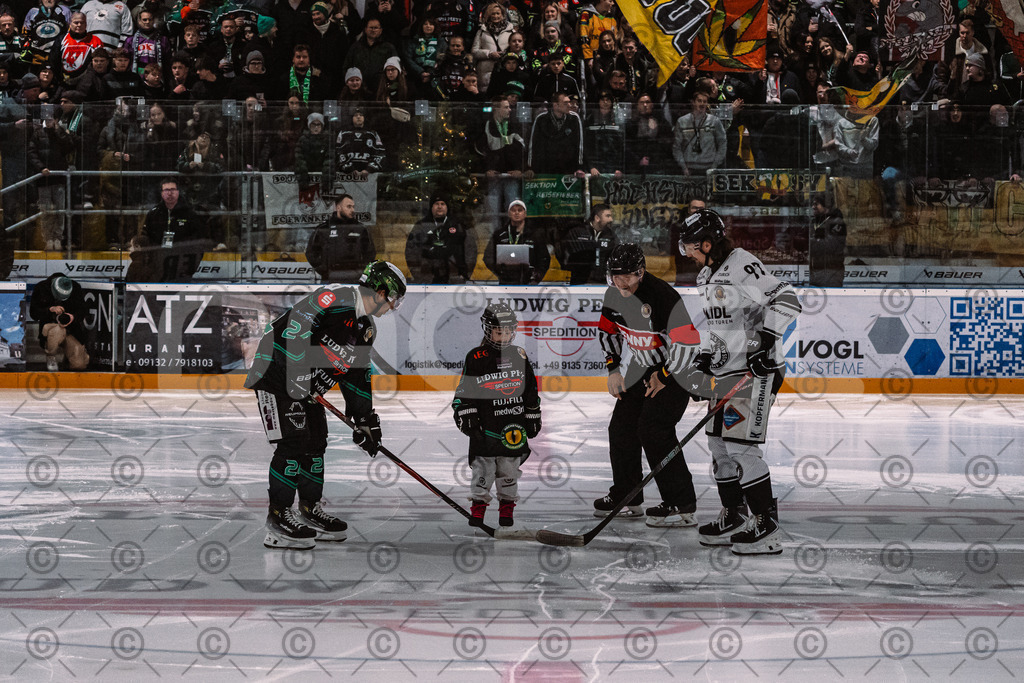 Alligators_vs_Passau_26_12_2025-011 | Höchstadt Alligators Fotogalerie: Eishockey-Action aus Franken. Professionelle Spielfotos, Portraits & Stadionbilder zum Download. Jetzt entdecken! - Realisiert mit Pictrs.com