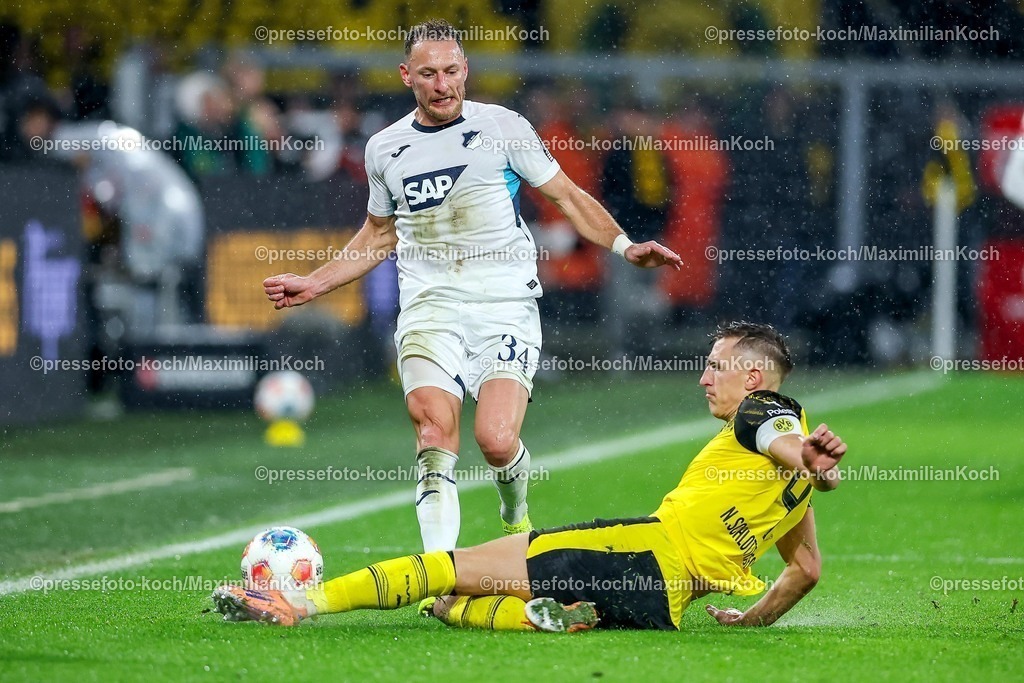 BVB07122501073 | 07.12.2025, Fußball, Borussia Dortmund - TSG 1899 Hoffenheimt, 1. Fußball Bundesliga, 13. Spieltag, Signal Iduna Park, Saison 2025 2026: Nico Schlotterbeck&nbsp;(BVB #04) trennt Vladimír Coufal&nbsp;(TSG Hoffenheim #34) per Grätsche vom Ball  DFB regulations prohibit any use of photographs as image sequences and or quasi-video.